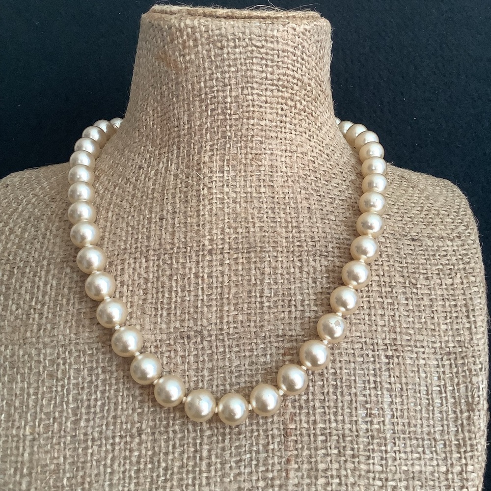 Vintage Kenneth Jay Lane Faux Pearl Necklace. - image 2